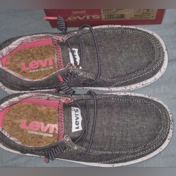 Levi's Black and Pink Comfort Shoes - Picture 1 of 6
